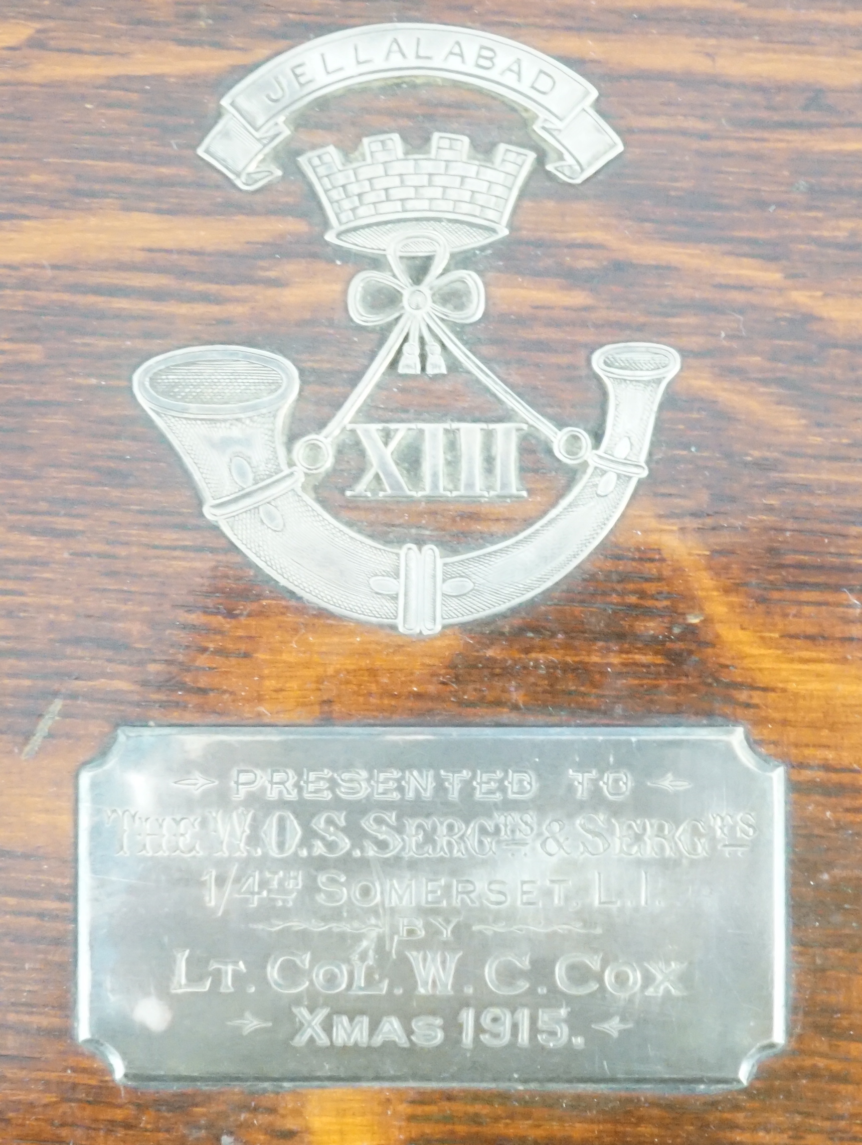 Somerset Light Infantry. A George V Sergeants Mess oak cigar box